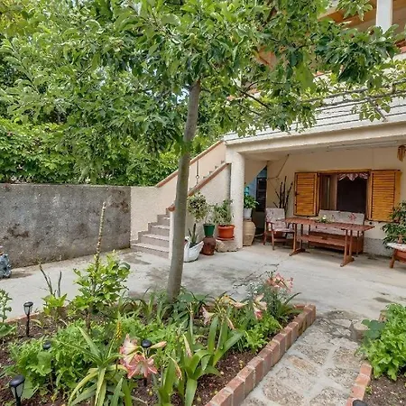 In With Balcony, Air Conditioning, Wifi, Washing Machine * Nerezine