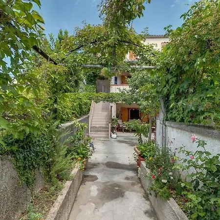 In With Balcony, Air Conditioning, Wifi, Washing Machine