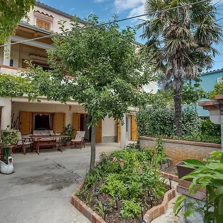 In With Balcony, Air Conditioning, Wifi, Washing Machine Apartment